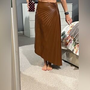 NWT - ALC Tracy faux-leather pleated maxi skirt - cognac - size 4